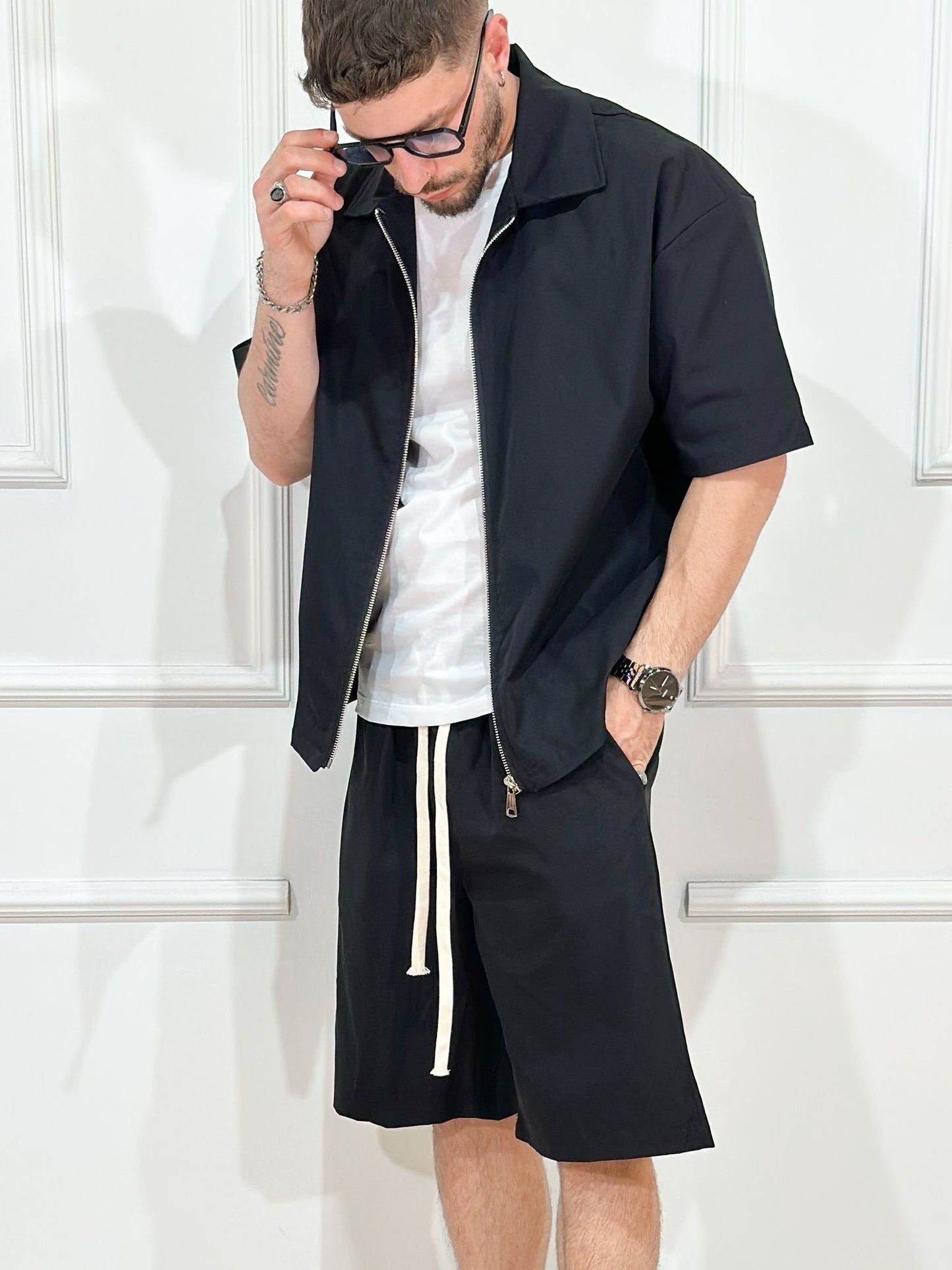 Set bărbați casual – pantaloni scurți și bluză cu fermoar și guler înalt