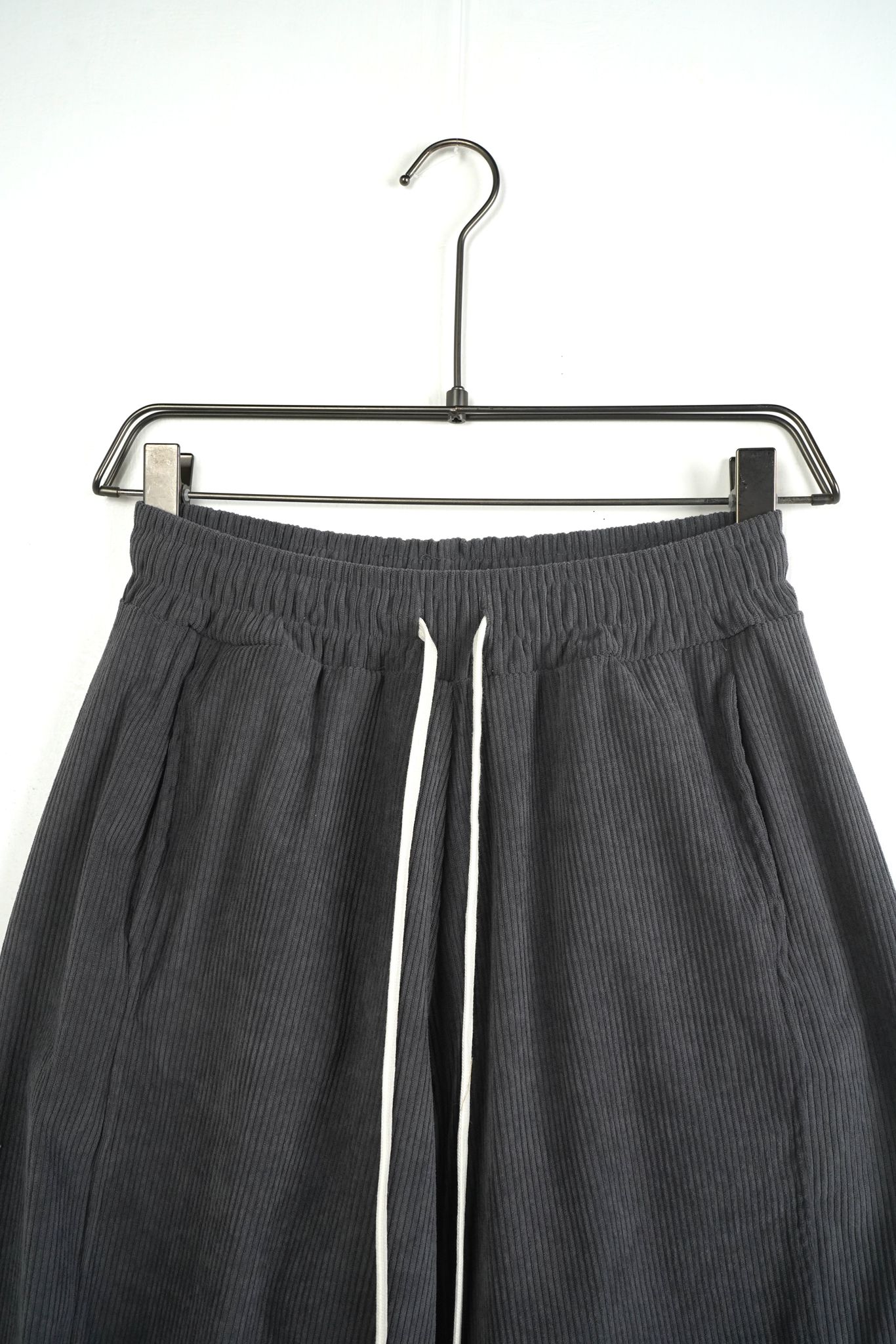 Pantaloni Lungi Largi Bărbați Gri Inchis cu Dungi și Șnur Lung