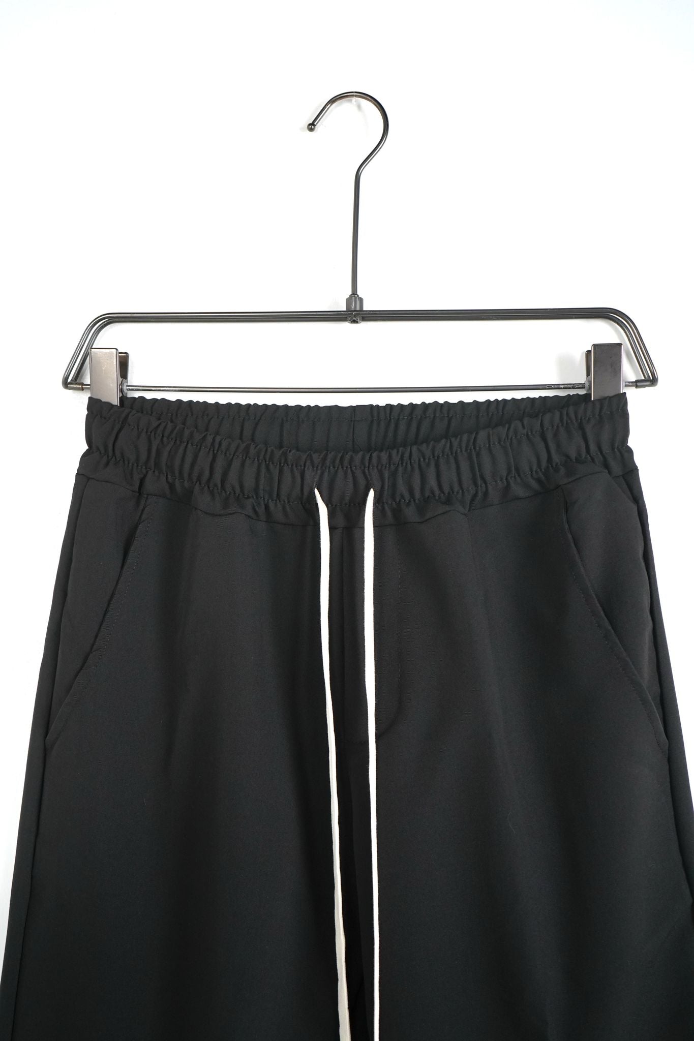 Pantaloni barbati casual negri cu snur