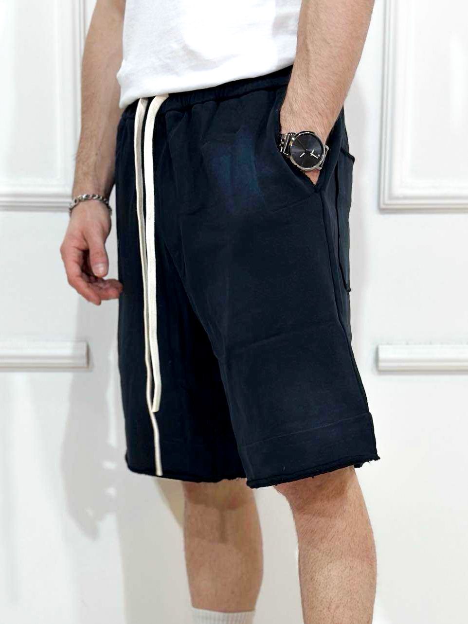 Pantaloni scurti negri barbati – Siret lung, look uzat
