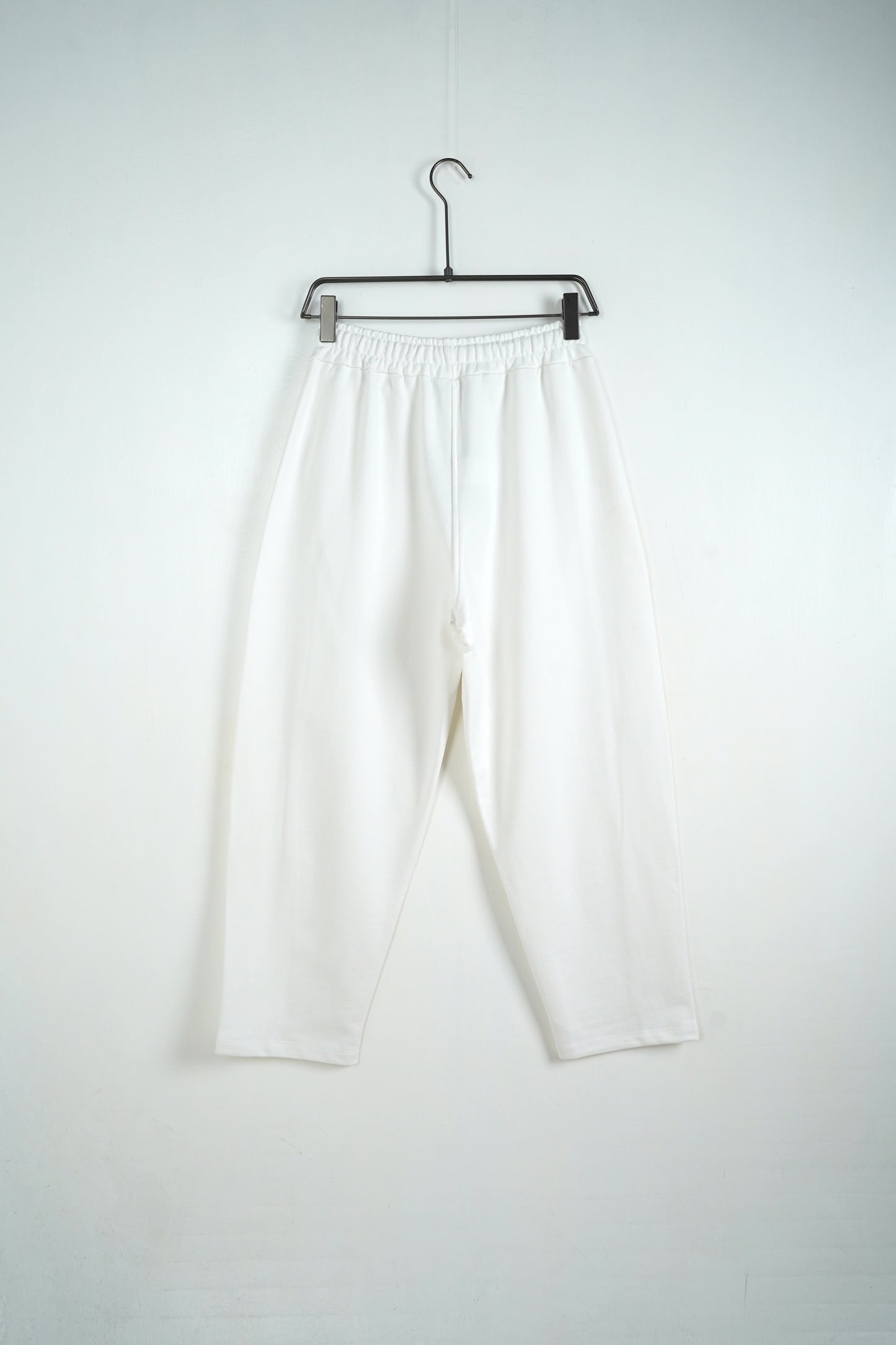 Pantaloni largi albi de trening pentru barbati