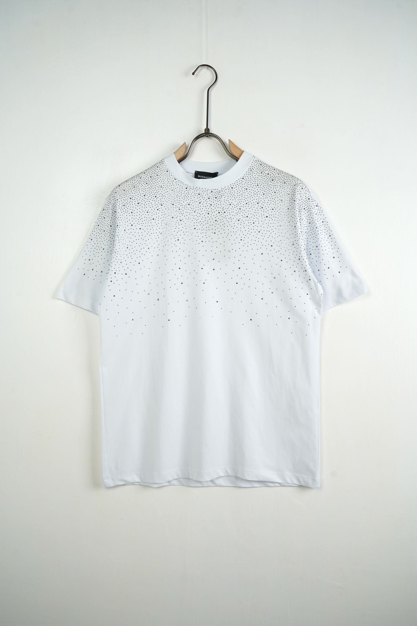 Tricou Alb cu Pietre pentru BÄrbaČi ā Stil Elegant, Casual & Modern