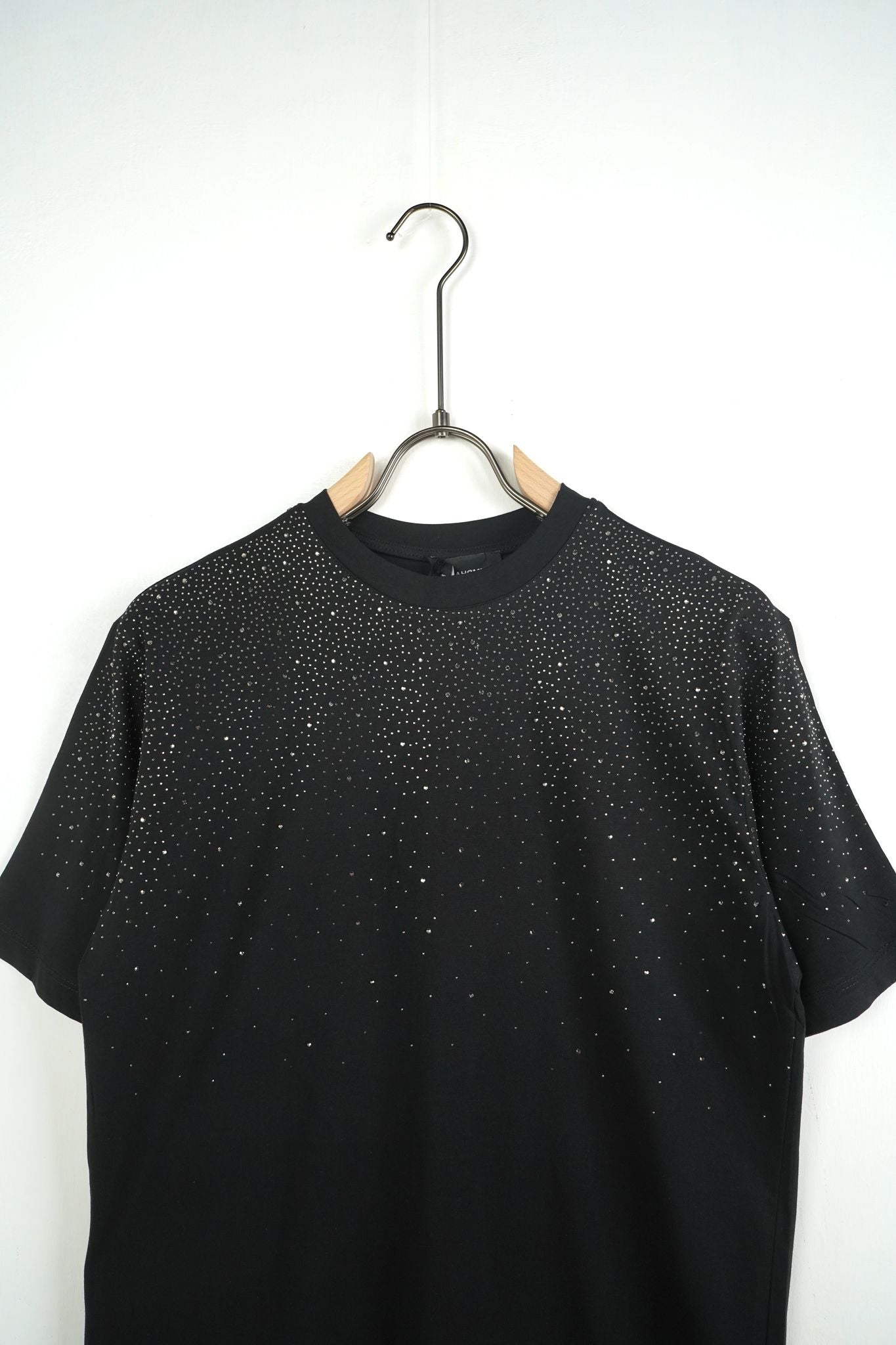 Tricou Negru cu Pietre pentru Bărbați – Stil Elegant, Casual & Modern