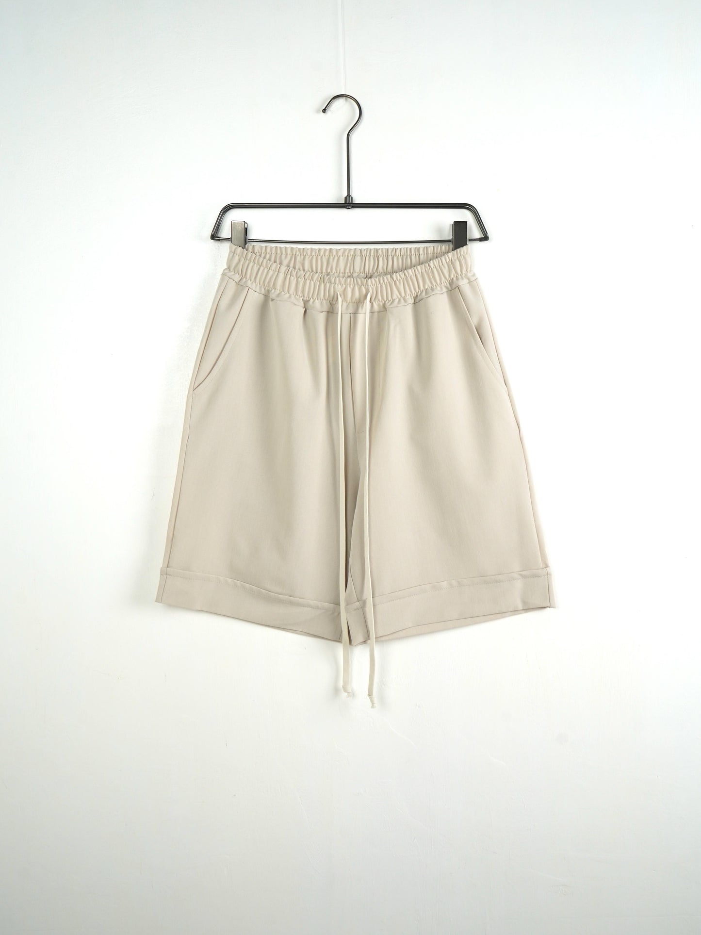 Pantaloni Scurti Barbati Crem cu Siret Lung