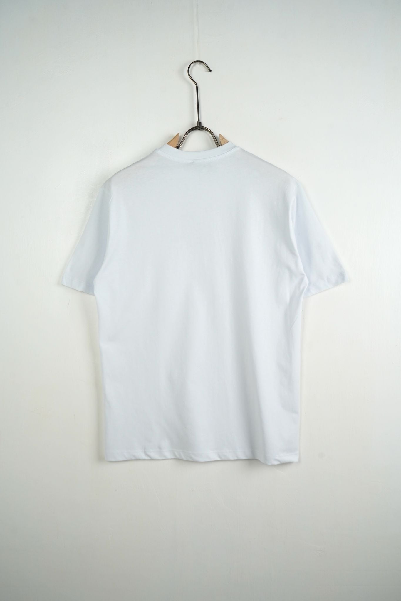 Tricou Alb cu Pietre pentru BÄrbaČi ā Stil Elegant, Casual & Modern