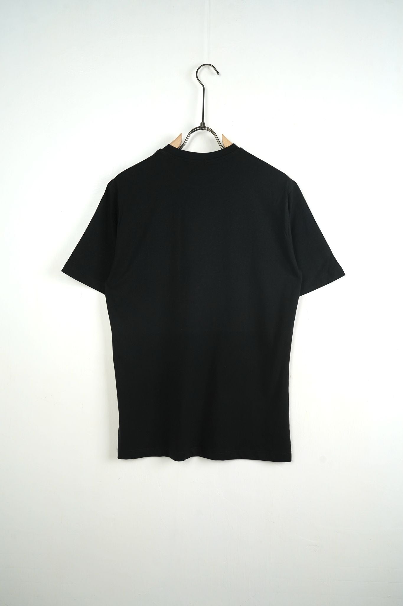 Tricou Negru cu Pietre pentru Bărbați – Stil Elegant, Casual & Modern