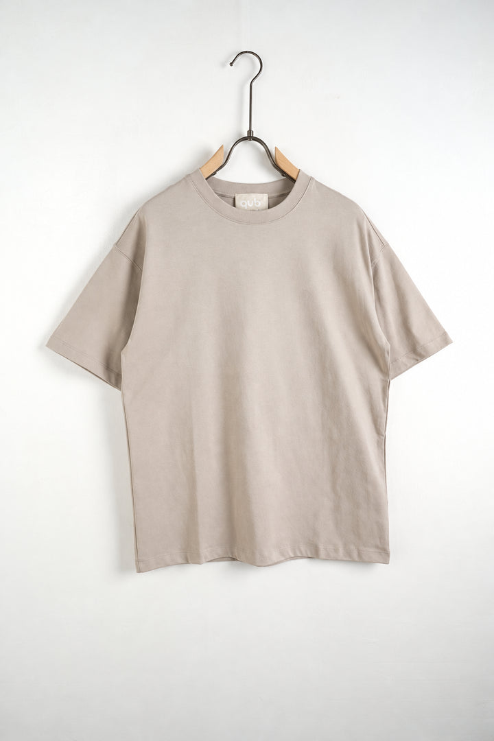 Tricou bej L815002 pe umeraș, vedere oblică