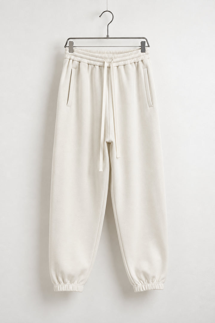 Pantaloni jogger crem L815022/023 pe umeraș, detalii talie și glezne