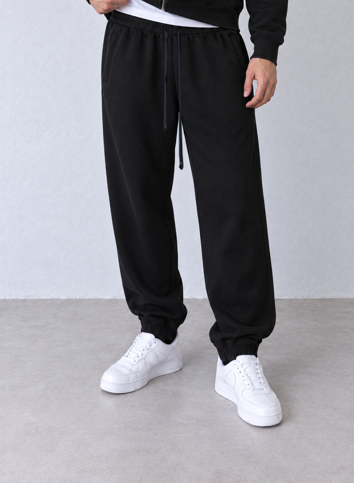 Pantalonii jogger negri ai treningului 25608, șnururi tonale și manșete elastice la glezne