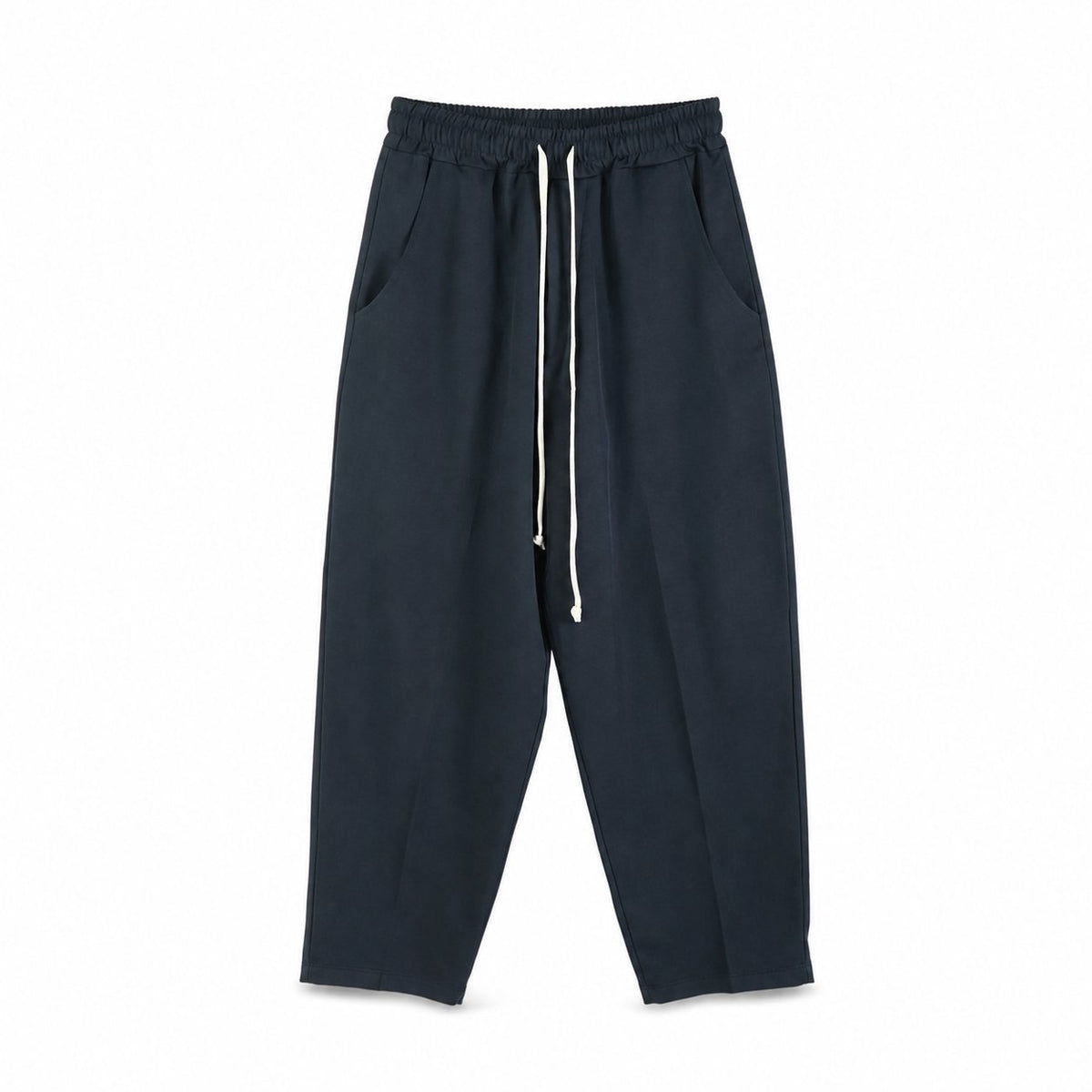 Pantaloni oversized sau wide leg: cum îi deosebești