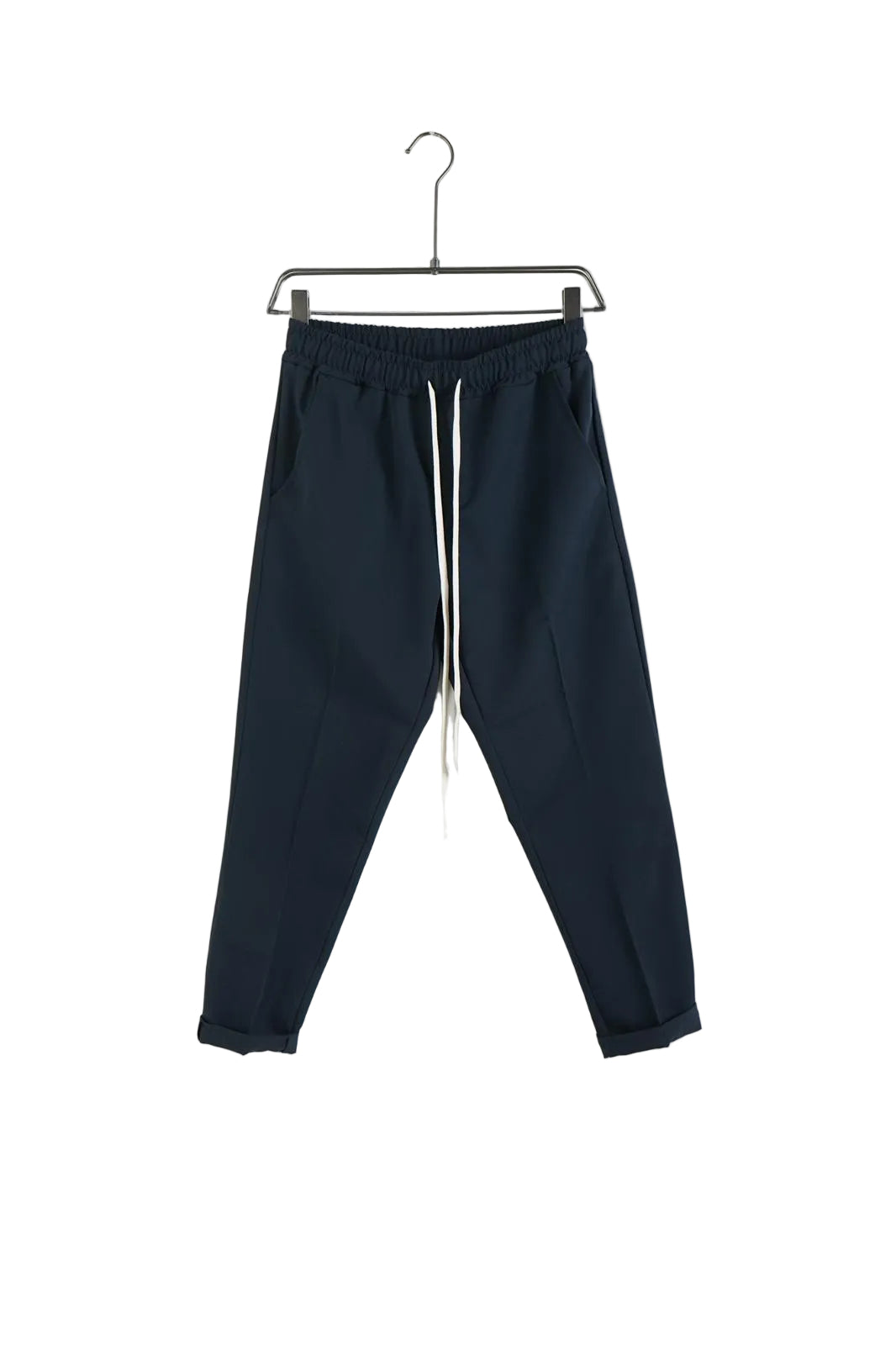 Pantaloni albaștri: cu ce se asortează de la bleu la albastru regal