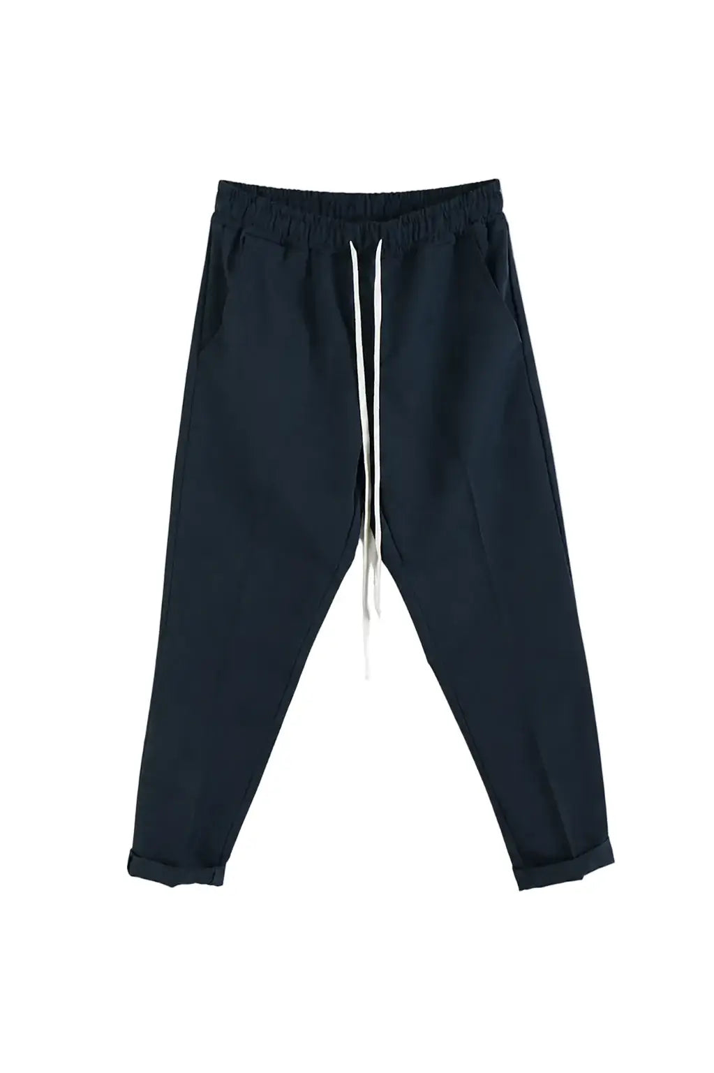 Pantaloni bleumarin cu talie elastică și șnur alb, pe fundal deschis