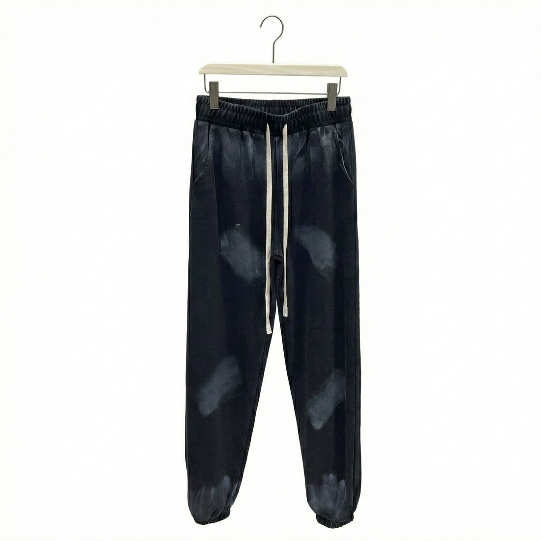 Cum porți pantalonii baggy într-un outfit hip-hop modern