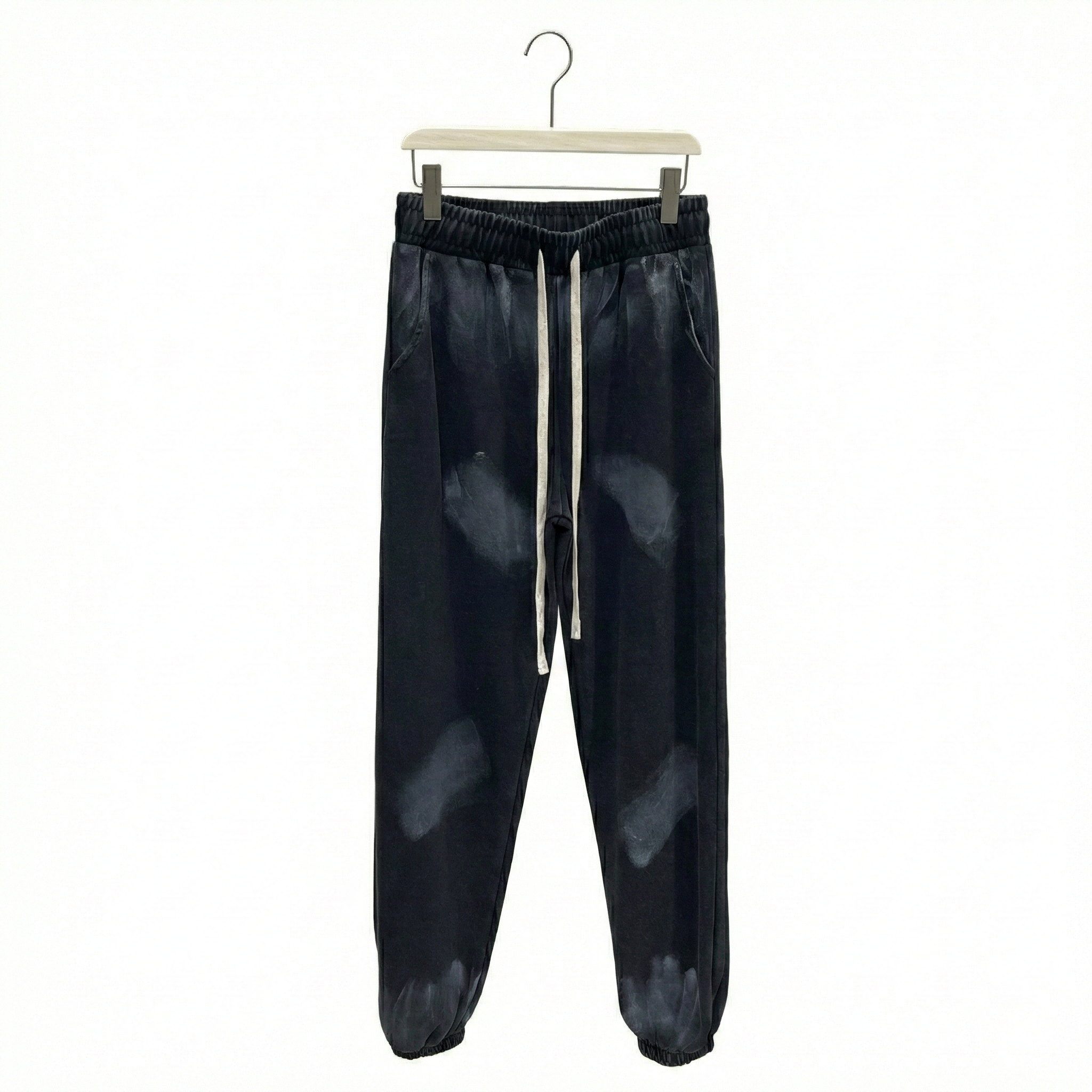 Cum porți pantalonii baggy într-un outfit hip-hop modern