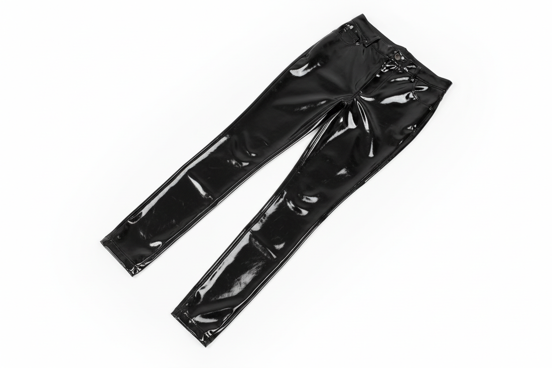 Ghid Complet: Pantaloni din Latex vs. Vinil – Cum îi Alegi și Cum îi Porți?