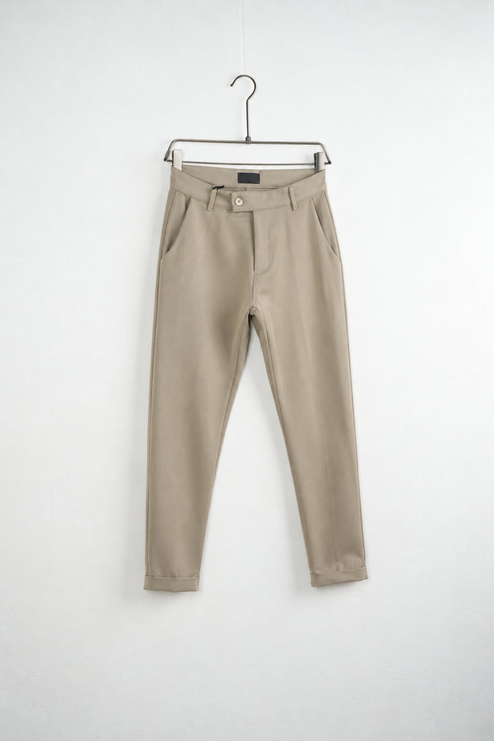 Pantaloni bej slim fit 008095-INV pe umeraș, vedere oblică