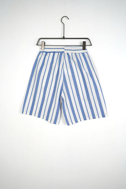 Pantaloni Scurți Albi Bărbați cu Dungi Bleumarin și Șiret Maro – Stil Urban de Vară