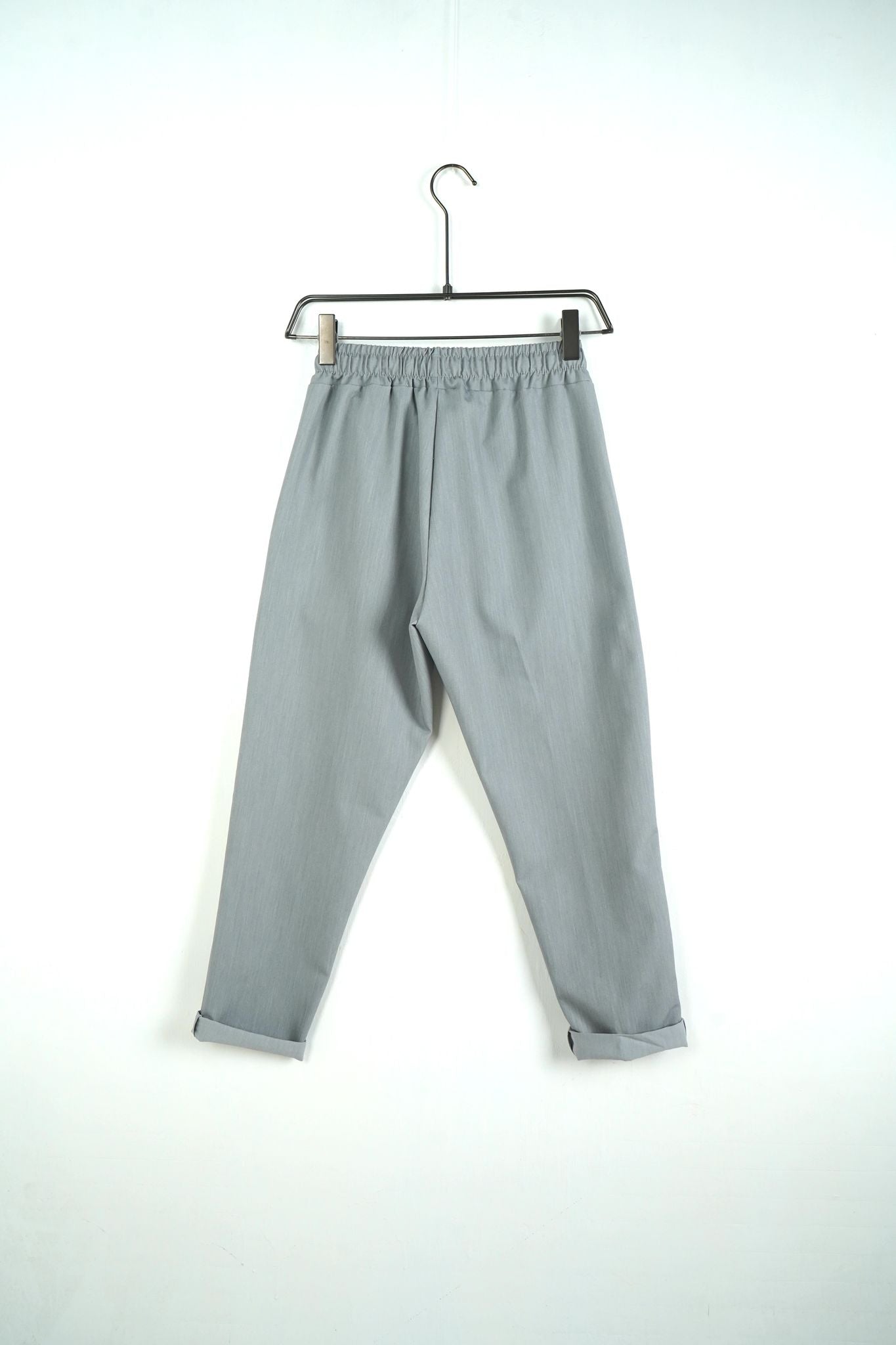 Pantaloni barbati casual gri cu snur