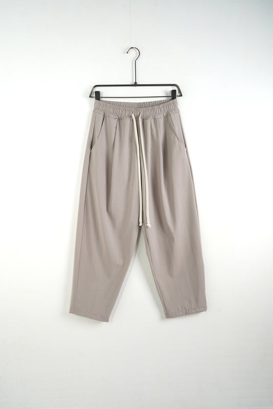 Pantaloni Barbati Bej – Siret Lung & Buzunar Spate