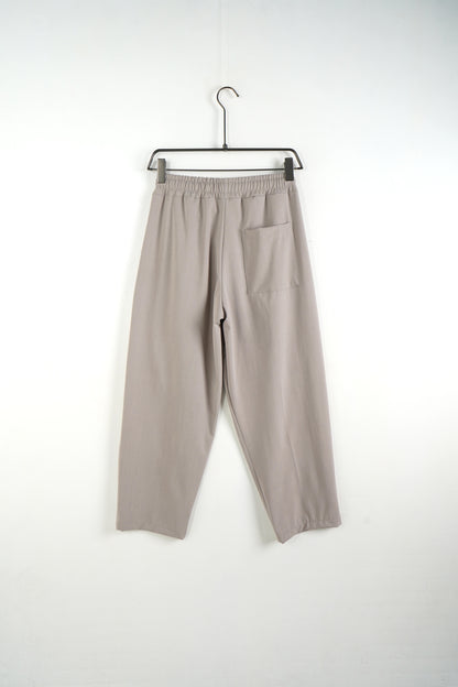 Pantaloni Barbati Bej – Siret Lung & Buzunar Spate