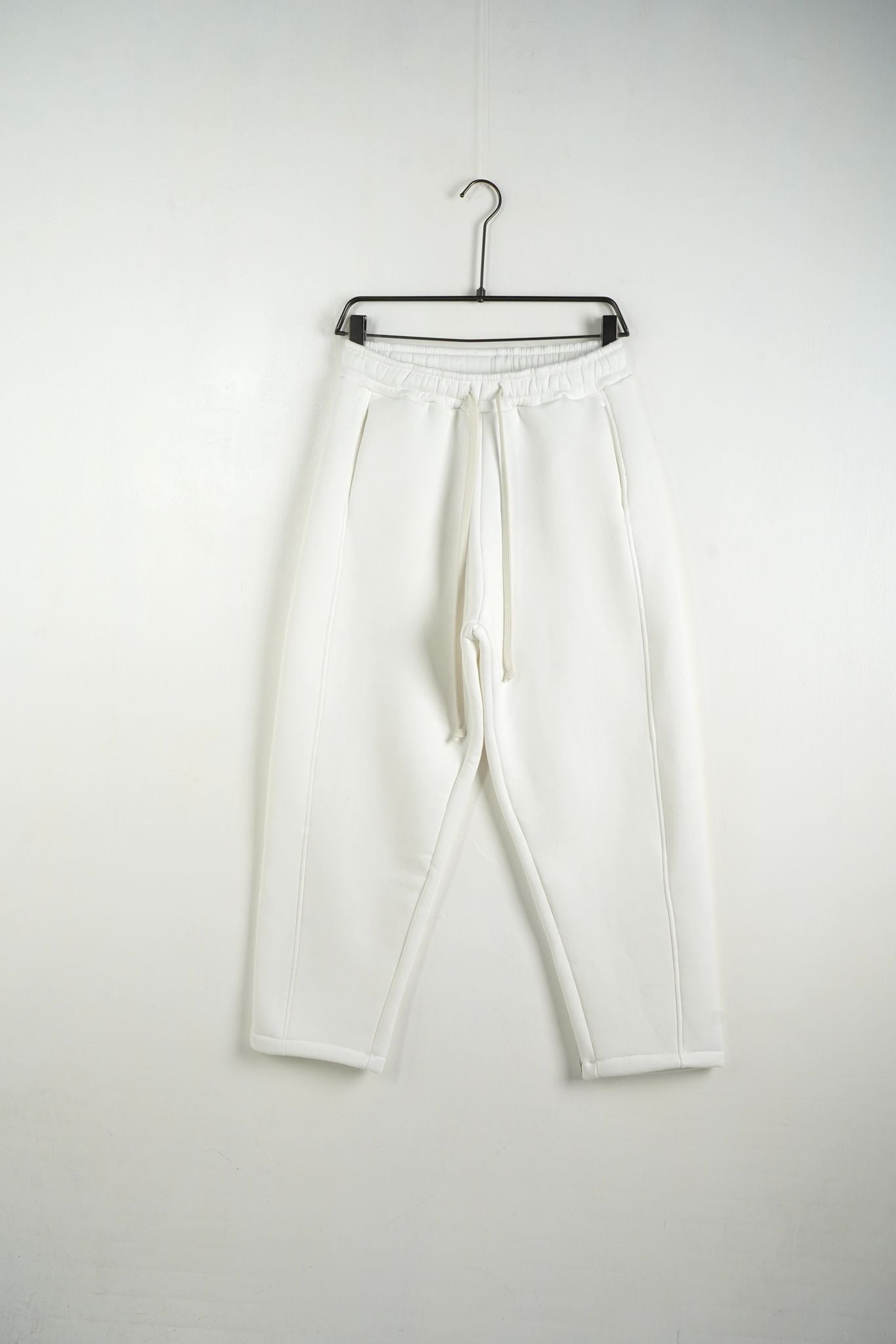 Pantaloni Lungi Bărbați Albi din Bumbac – Stil Trening