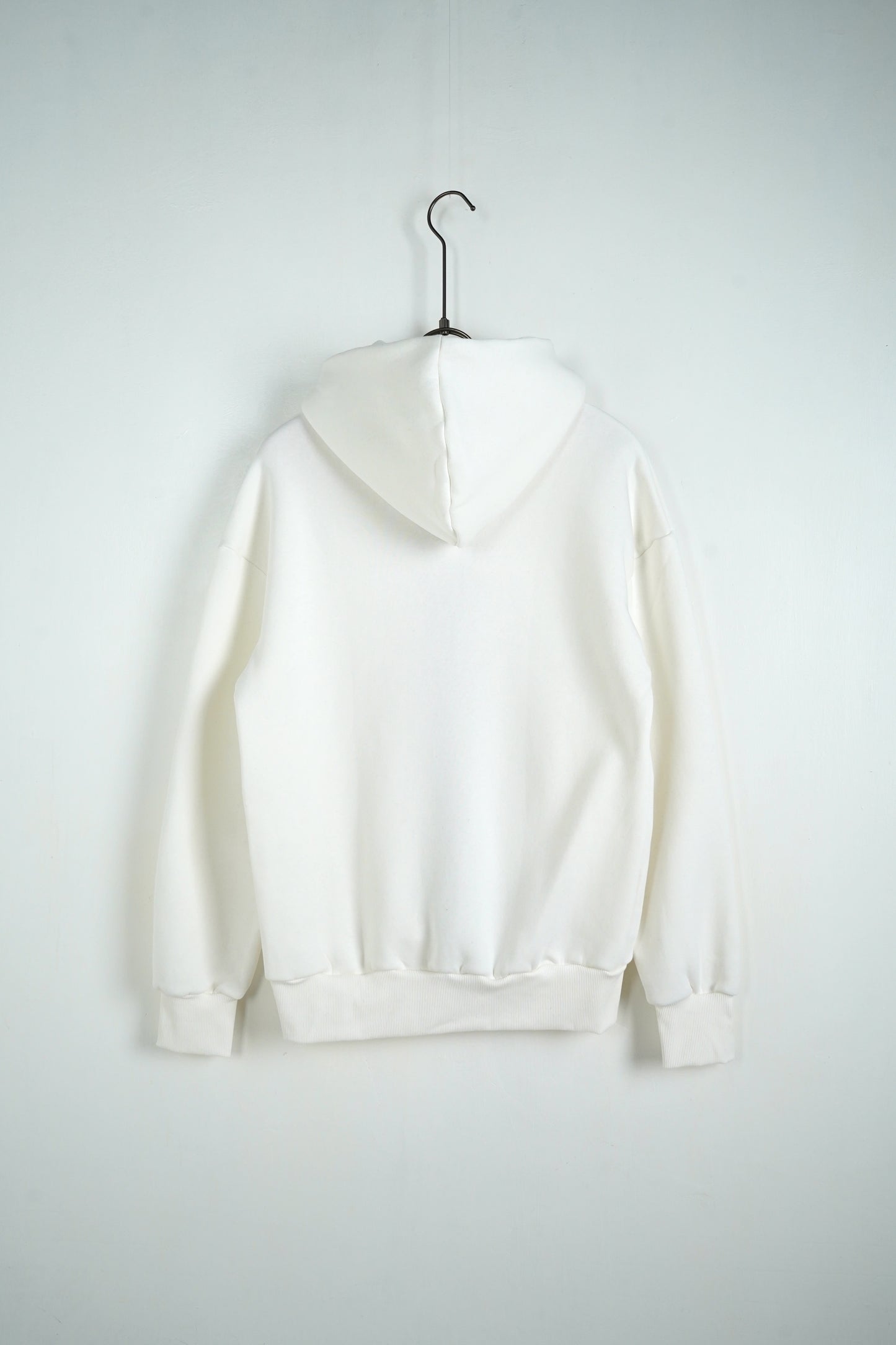 Hanorac Alb Bărbați cu Fermoar – Simplu, Confortabil și Versatil