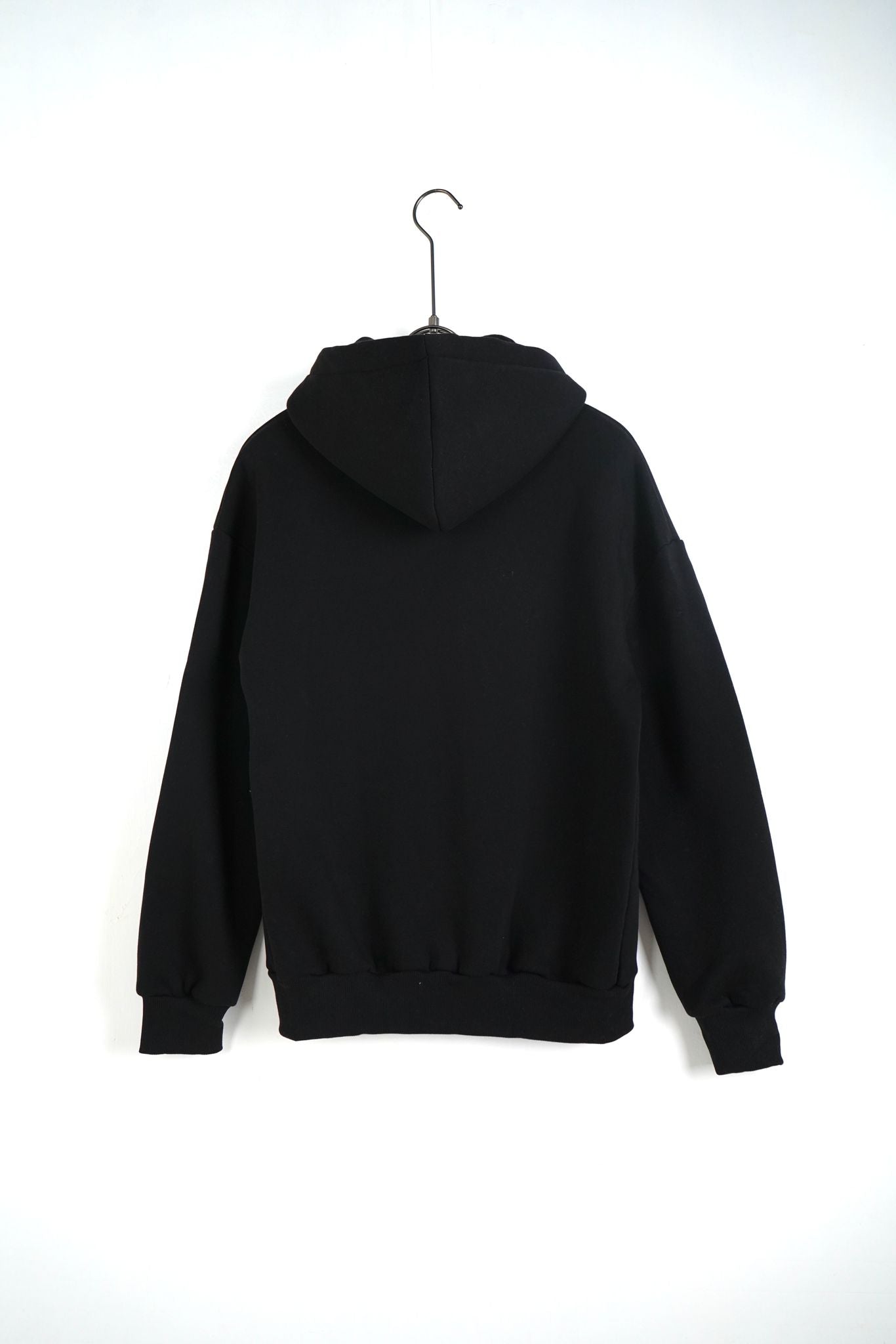 Hanorac Negru Bărbați cu Fermoar – Simplu, Confortabil și Versatil