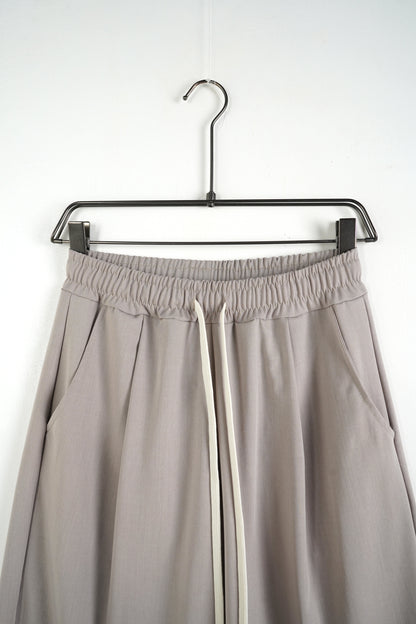 Pantaloni Barbati Bej – Siret Lung & Buzunar Spate