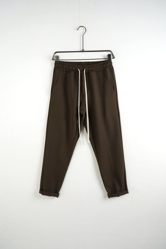 Pantaloni slim barbati casual maro cu snur