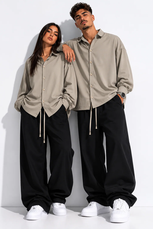 Cămașă oversized bej casual cu nasturi frontali și design modern minimalist