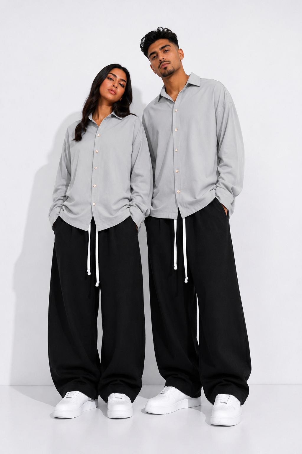 Cămașă oversized gri deschis casual cu nasturi frontali și design modern minimalist