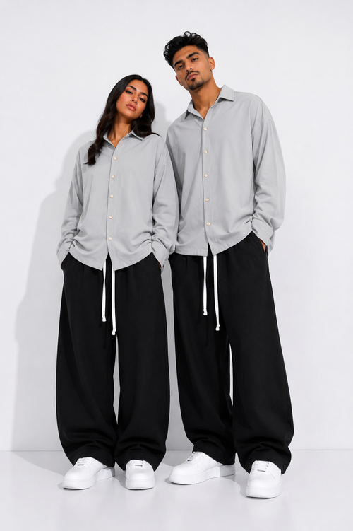Cămașă oversized gri deschis casual cu nasturi frontali și design modern minimalist