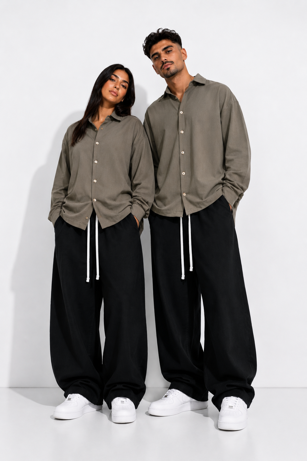 Cămașă oversized kaki casual cu nasturi frontali și design modern minimalist