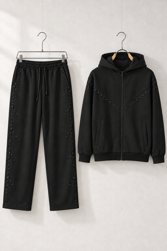 Compleu negru pentru bărbați cu hanorac cu fermoar și pantaloni drepți cu șnur negru, pe umerașe