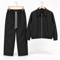 Compleu bărbați negru cu jachetă și pantaloni relaxați, vedere frontală