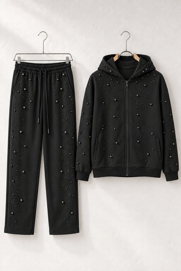 Compleu negru pentru bărbați cu hanorac cu fermoar și pantaloni drepți, cu strasuri și mărgele decorative, pe umerașe