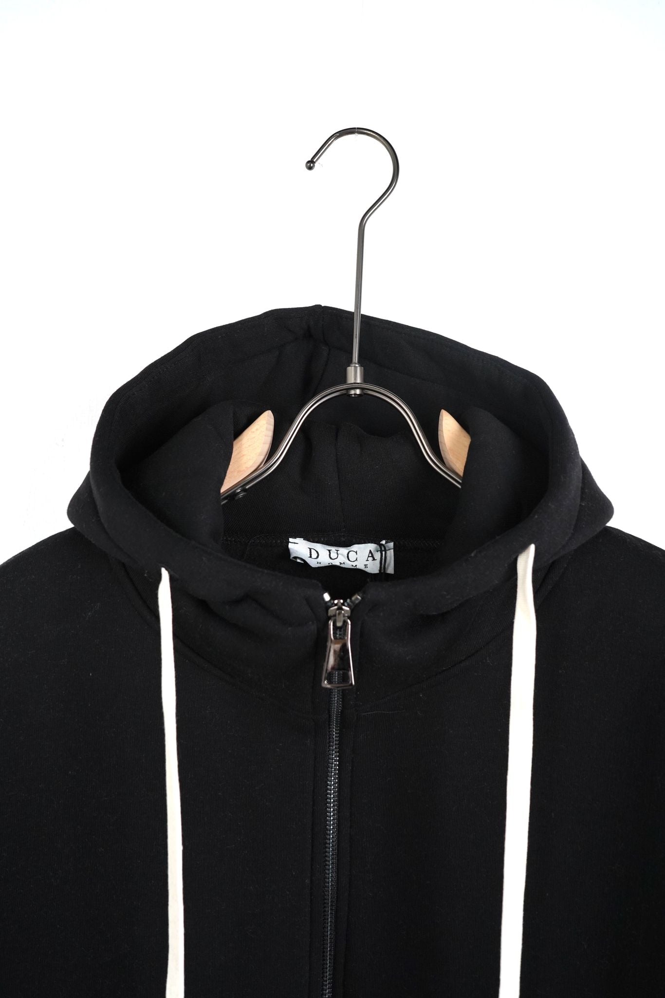 Hanorac Negru Bărbați cu Fermoar – Simplu, Confortabil și Versatil