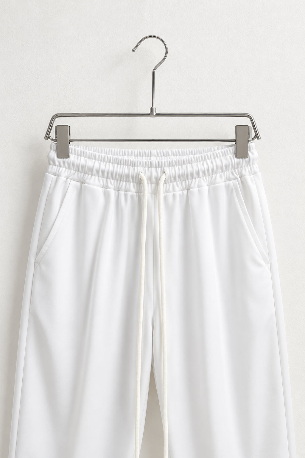 Detaliu talie și buzunare pantaloni albi FMT61