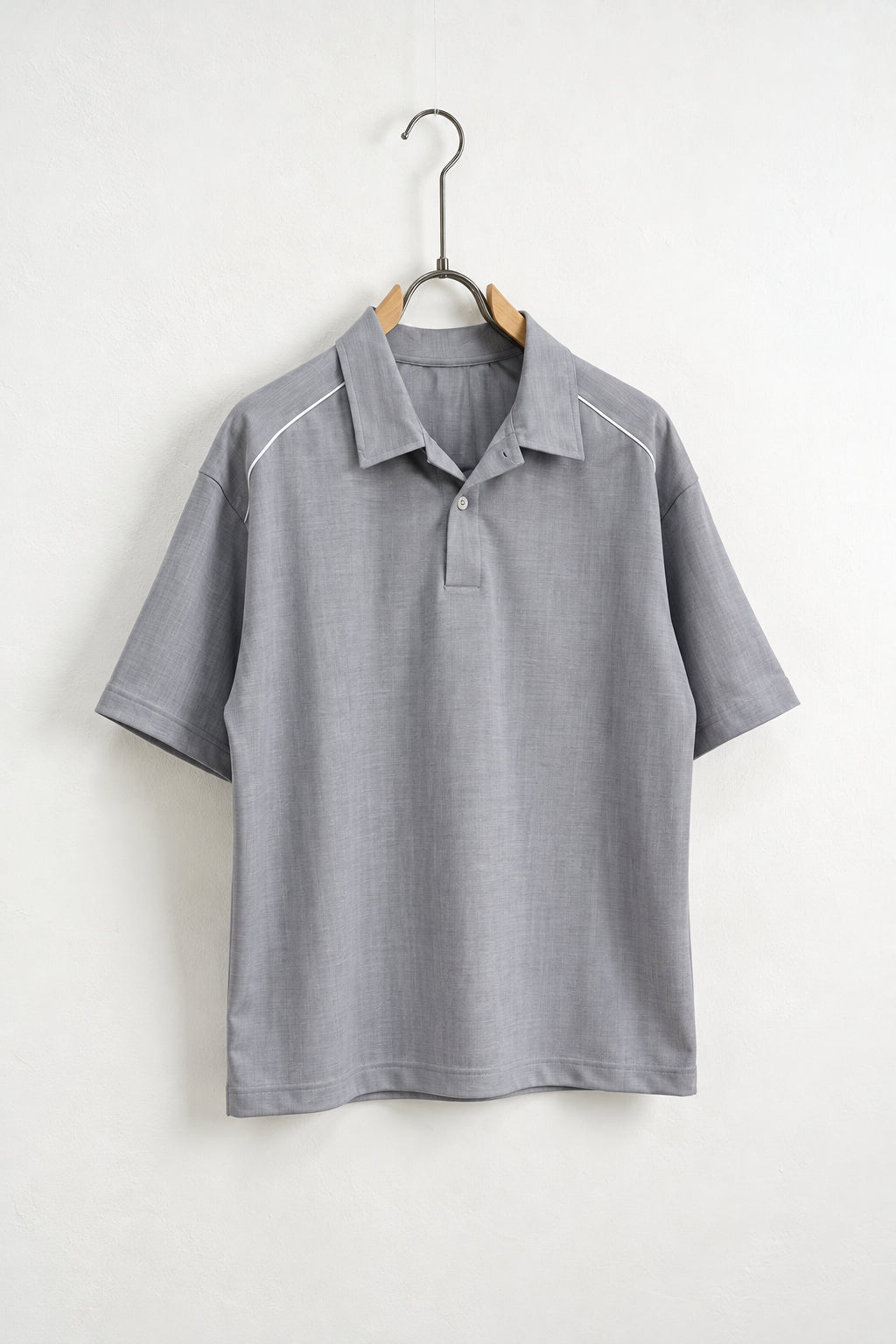 Tricou polo gri FMT66 pe umeraș