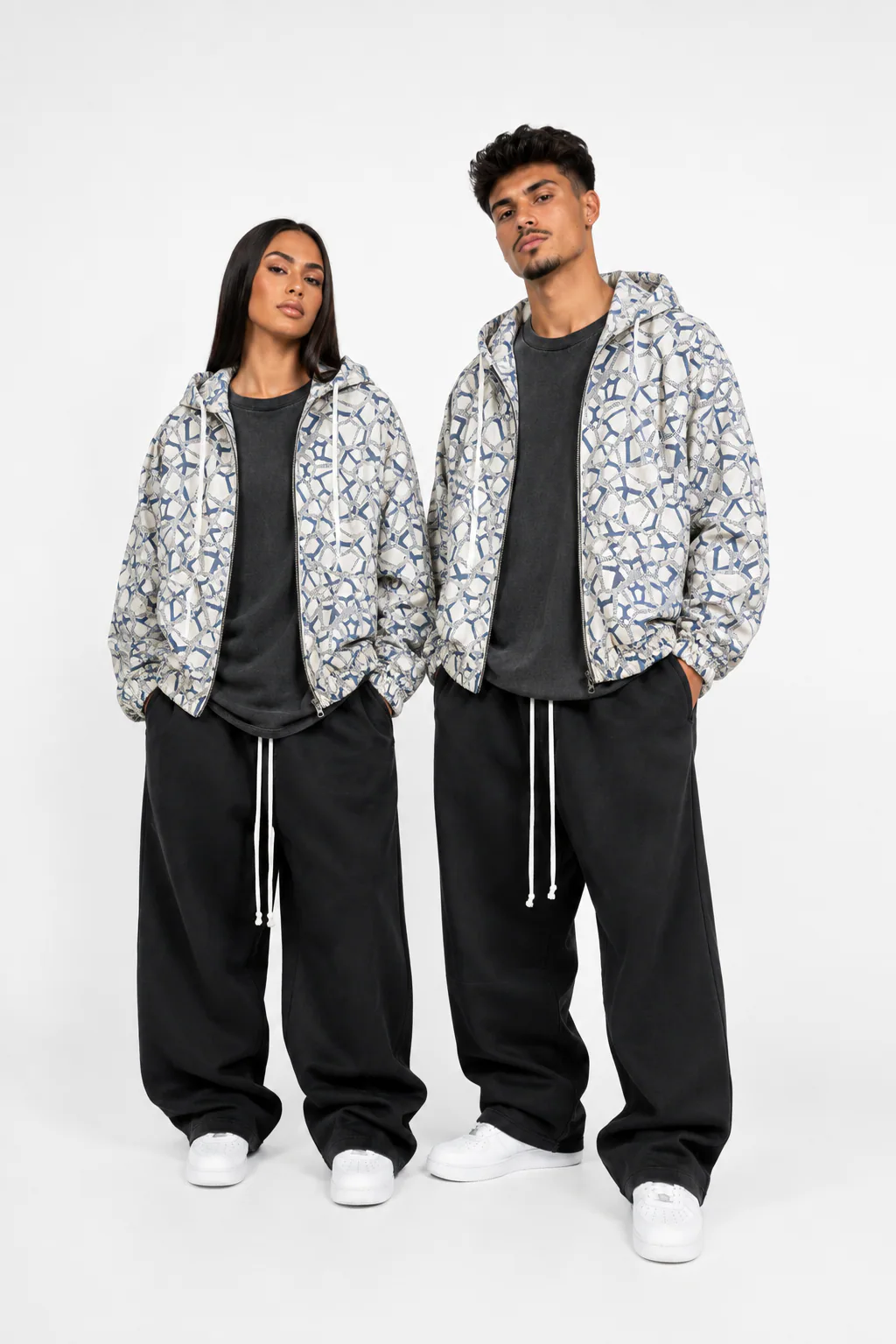 Hanorac oversized streetwear unisex cu snur lung, imprimeu geometric alb si albastru, fit baggy premium, stil luxury urban