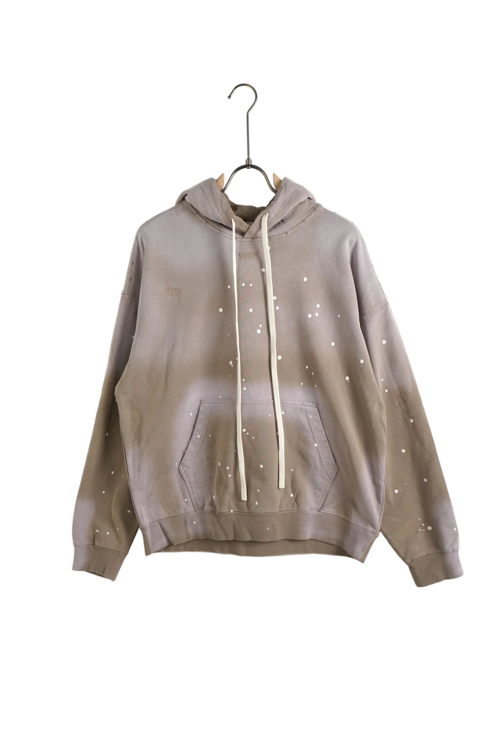 Hanorac streetwear bărbați în nuanțe de maro și mov, cu stropi de vopsea și șnur lung la glugă, vedere frontală