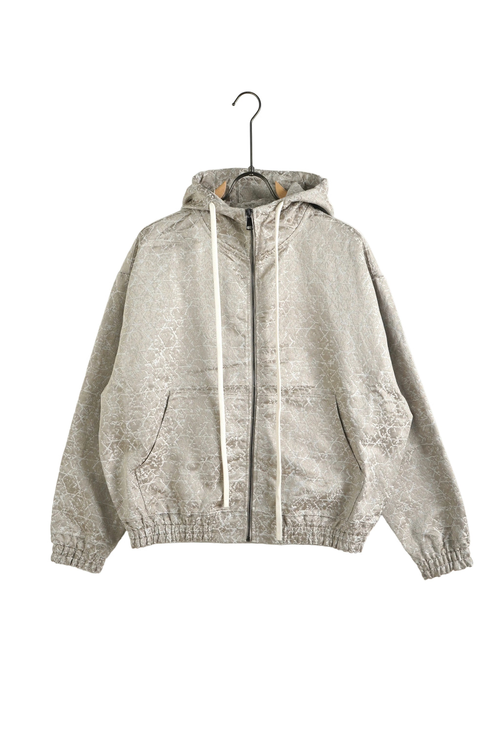 Hanorac în nuanță de crem bej cu finisaj satinat și glugă, design modern și elegant.