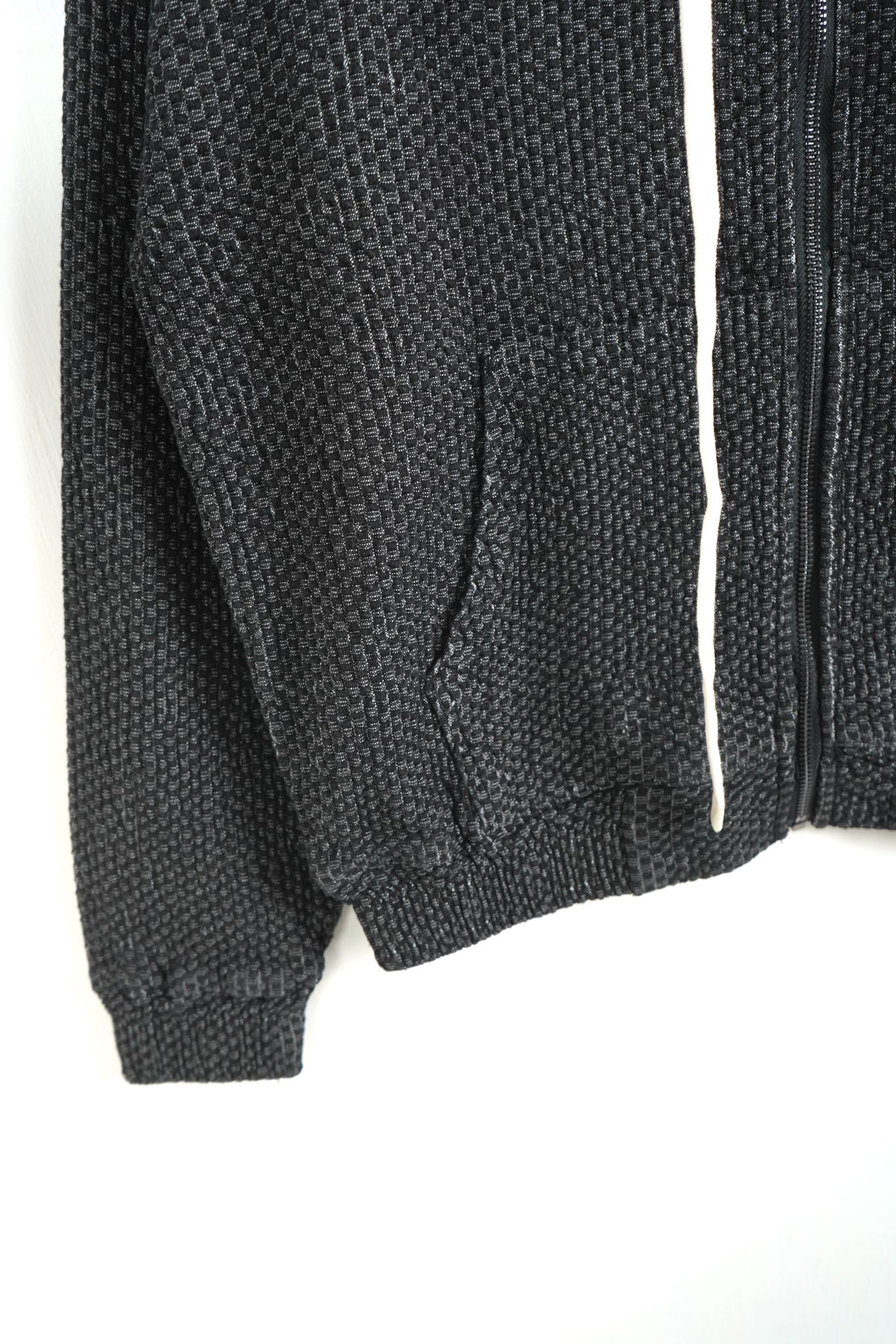 Hanorac basic negru bărbați cu fermoar, model cu glugă și croială regular, disponibil în mărimile S, M, L, XL.