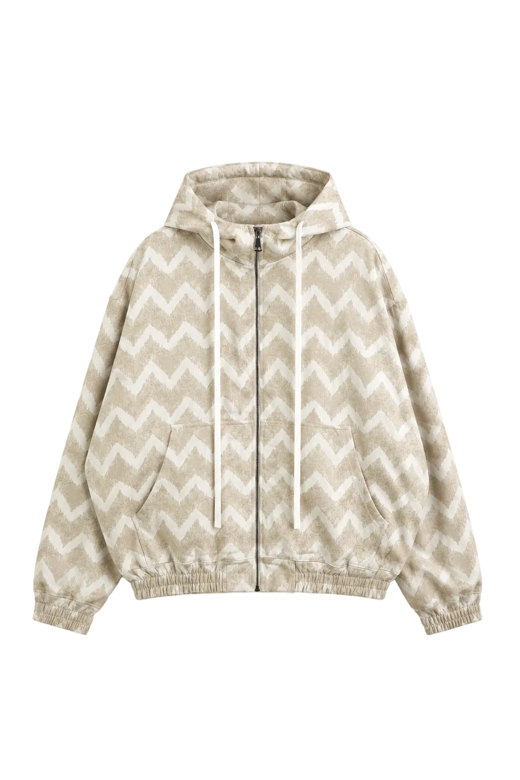 Hanorac oversized cu fermoar complet, model zigzag bej și alb, cu glugă și șnururi albe, buzunare frontale și manșete elastice, fotografiat în stil luxury studio pe fundal alb.