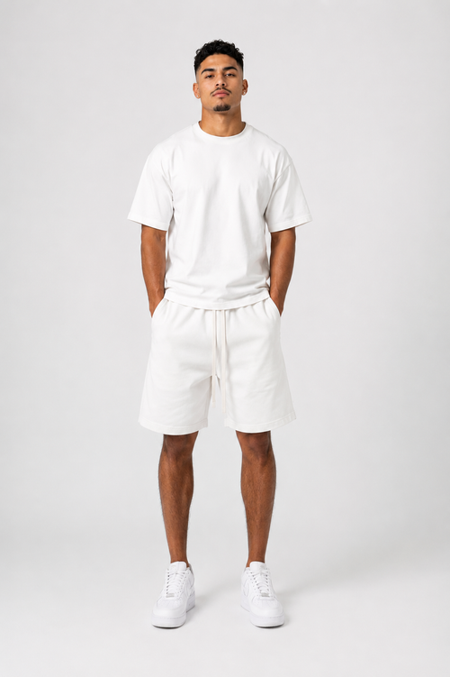Pantaloni negri casual pentru bărbați din bumbac 100%, fotografiați pe model bărbat – croială modernă, material premium și aspect minimalist pentru stil urban contemporan.