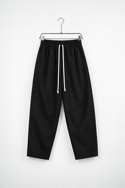 Pantaloni Baggy Bărbați Negri, vedere frontală pe umeraș, fundal deschis