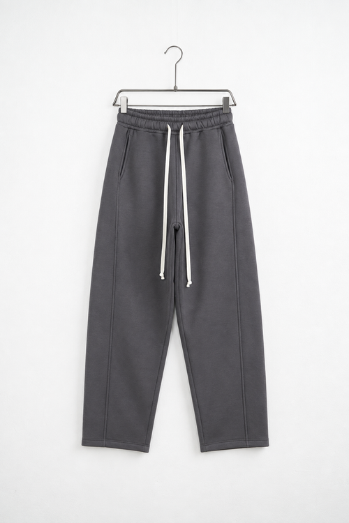 Pantaloni Baggy Felpați Bărbați Gri Antracit, vedere frontală pe umeraș, fundal deschis