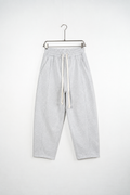 Pantaloni Baggy Felpați Bărbați Gri Melanj, vedere frontală pe umeraș, fundal deschis