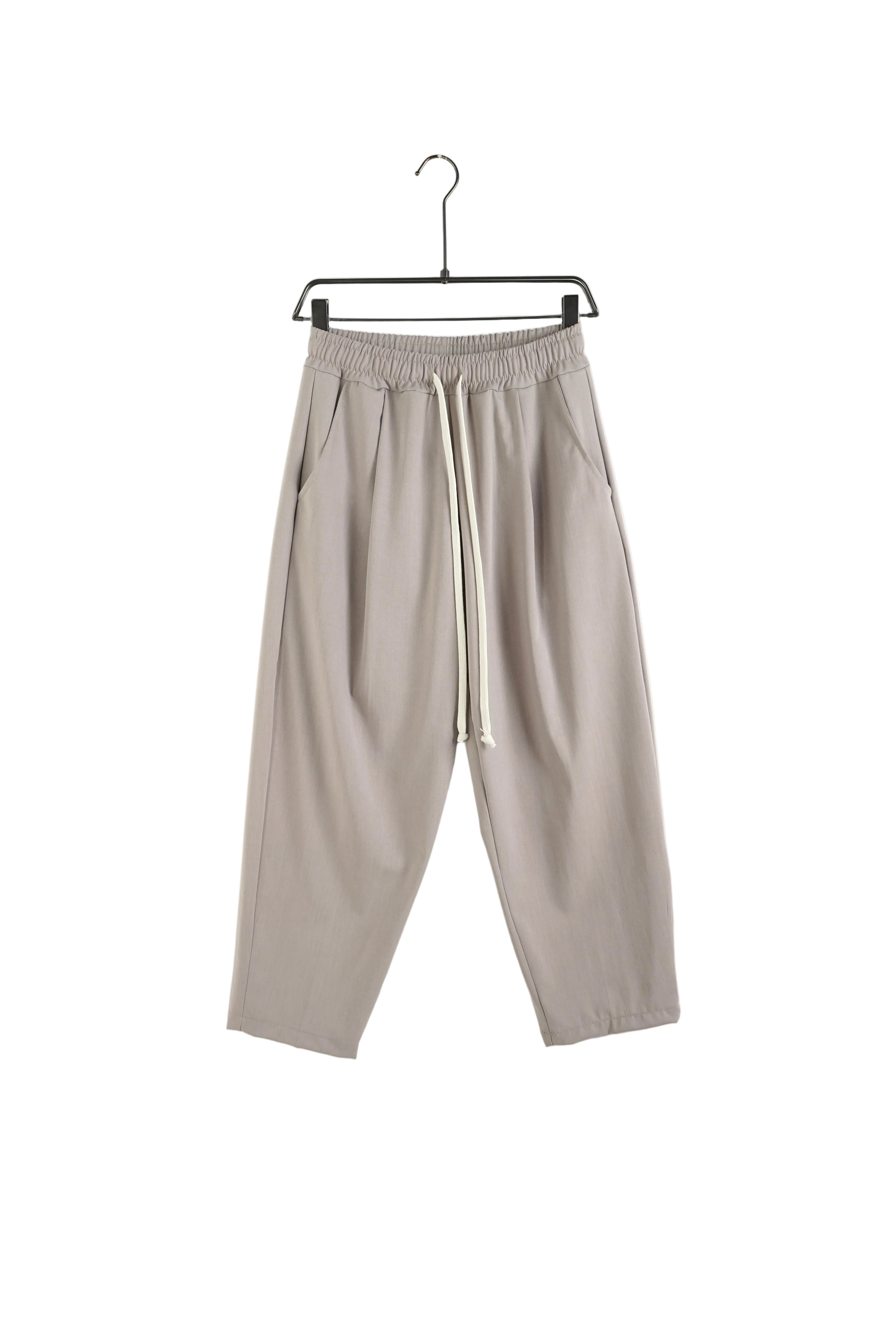 Pantaloni bărbați bej cu șiret lung decorativ în talie și buzunar aplicat la spate, design modern streetwear