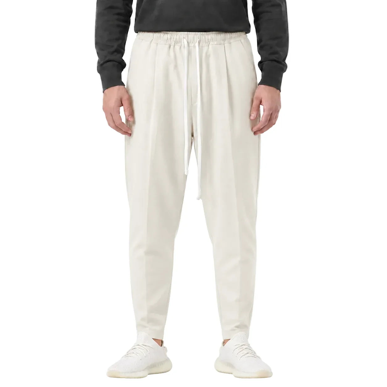 Pantaloni bej pentru bărbați, croială ușor slim, purtați din față cu șnur lung